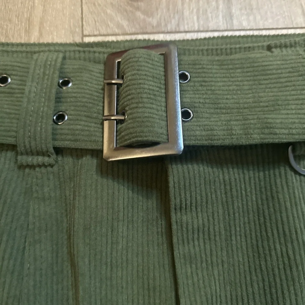 Love‎ Tree Junior's Corduroy Belted Mini Skirt Green Size Large NEW